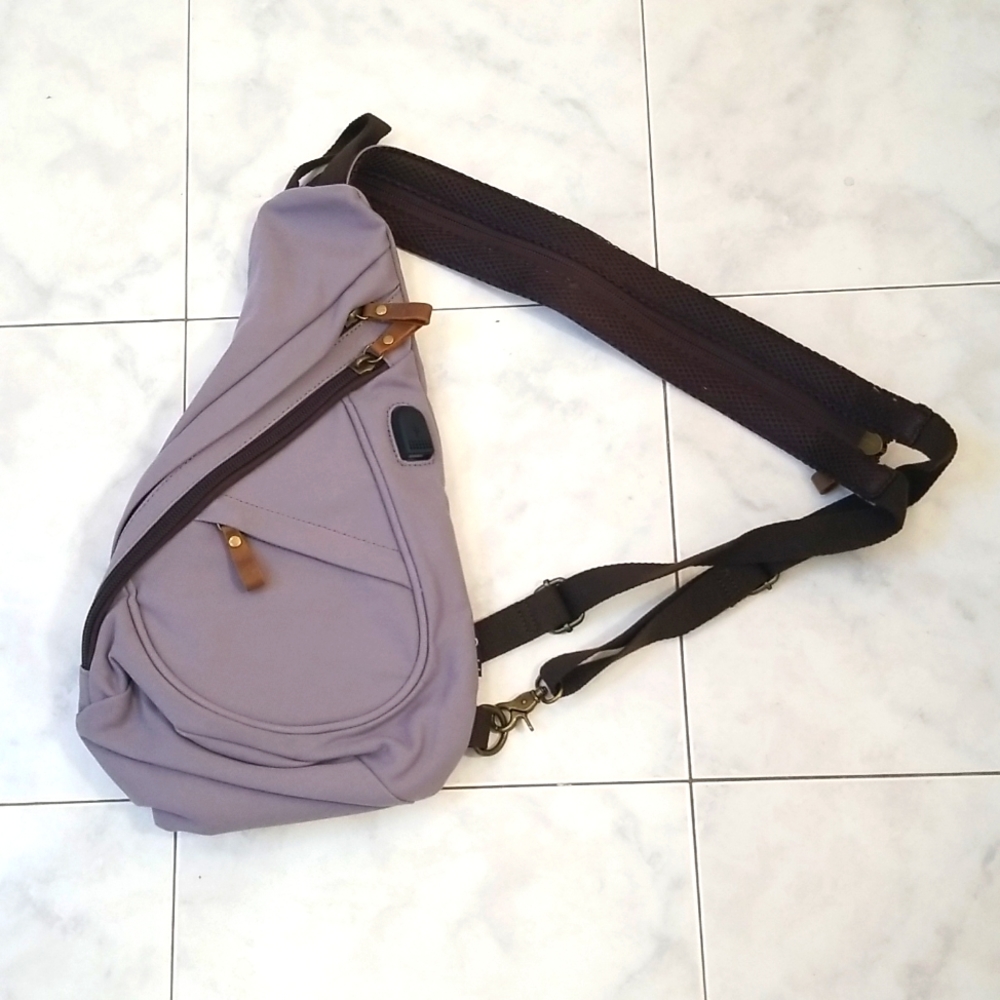 UNISEX  Sucipi Sling Bag NWOT